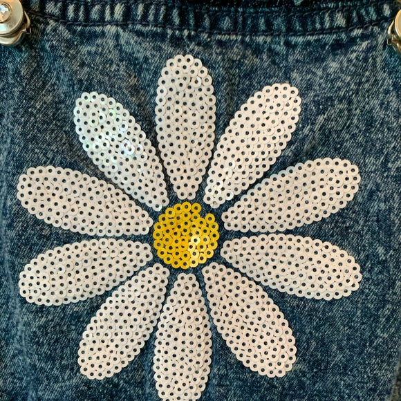Little Lass “Daisy” overall shorts and tee shirt set , size 6 - Picture 4 of 10